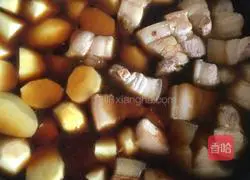 Illustration of how to make braised pork with potatoes 8