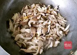 Illustration of how to make fried mushroom vermicelli 4