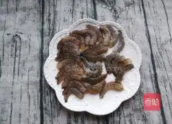 Illustration of how to eat two shrimps 5