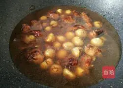 Illustration of how to make chestnut roasted chicken wings 13