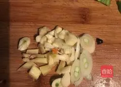 Illustration of how to make stir-fried meat with carrots and fungus 5