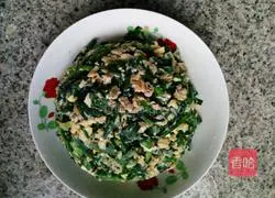 Illustration of how to make fried eggs with leeks 9