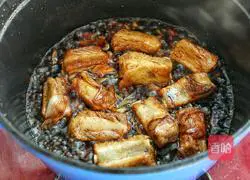 Illustration of how to make braised pork ribs with taro 9