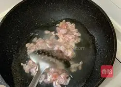 Illustration of how to make chicken breast and diced chicken stir-fried with carrots and peppers 3