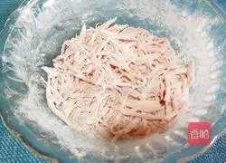 Illustration of how to make steamed carrot shreds 6