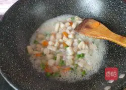 Illustration of how to make stir-fried shrimps with lotus roots 6