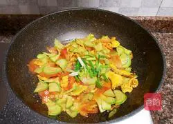 Illustration of how to make fried zucchini with tomatoes 13