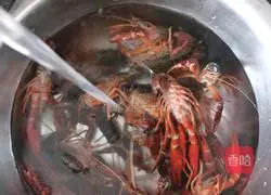 Illustration of how to make spicy crayfish 1