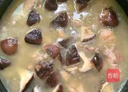 Illustration of how to make mushroom stewed chicken 9