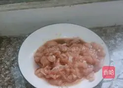 Illustration of how to make shredded chive yellow pork 1