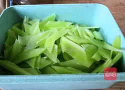 Illustration of how to make fried meat with green bamboo shoots 2
