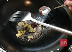 Illustration of how to cook crabs in typhoon shelter 8