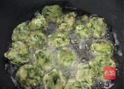 Illustration of how to make celery meatballs 3