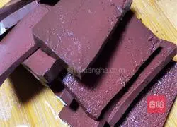 Illustration of how to make stir-fried duck blood with kimchi 2