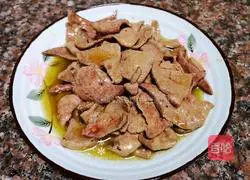 Illustration of how to stir-fry pork liver with leeks 8