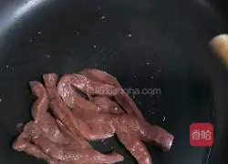 Black pepper beef fillet fried noodles (Illustration of fat-reducing recipe 3