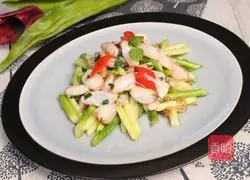 Illustration of how to make seasonal herbs, crab claws and asparagus 4