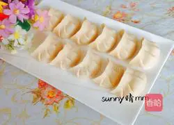 Illustration of how to make leek and pork dumplings 16