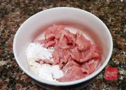 Illustration of how to make asparagus and fried meat slices 4