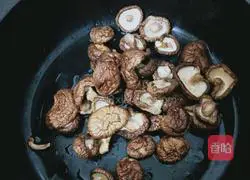 Illustration of how to make fat but not greasy braised pork 4