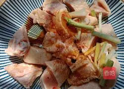 Steamed chicken wings with mushrooms Practice illustration 5