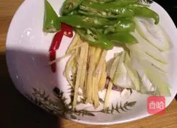 Illustration of how to stir-fry chicken gizzards 4