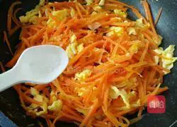 Illustration of how to make scrambled eggs with carrots 7