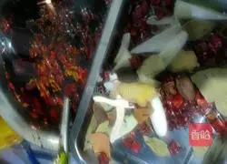 Illustration of braised prawns (crayfish) in oil 5