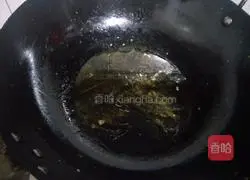 Illustration of how to make pork with pickled vegetables 1