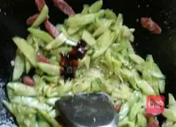 Illustration of how to make sausage and cucumber 6