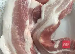 Illustration of how to make small crispy pork 2