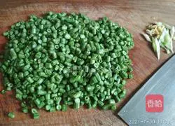 Illustration of how to make fried beans and diced pork 5