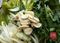 Illustration of how to make spicy shredded pork 2