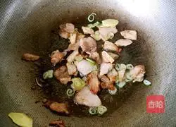 Illustration of how to cook pork and potato slices 5