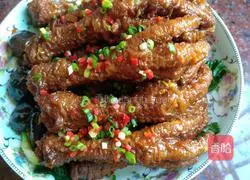 Illustration of how to make tiger skin chicken feet 9