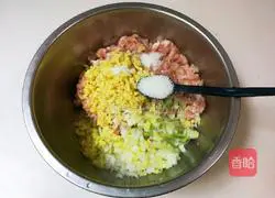 Illustration of how to make golden meatballs 6