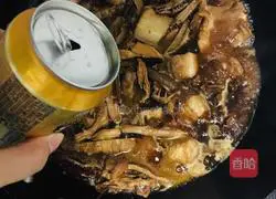 Illustration of how to cook pork with dried bamboo shoots 5