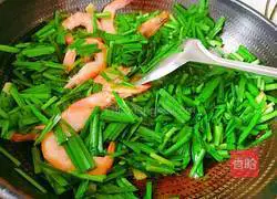 Illustration of how to make stir-fried spring leek and shrimp 12