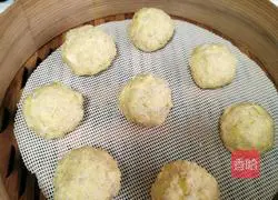 Illustration of how to make white radish, cornmeal and meat dumplings 12