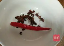 Sauce Illustration of how to make fragrant pig's feet 5