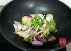 Illustration of how to make five-flower garlic potato slices 7
