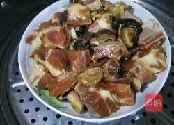 Illustration of how to make steamed pork ribs with mushrooms 6