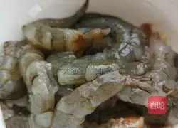 Illustration of how to make fresh sweet shrimp and lotus root cake with less oil 3