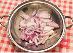 Illustration of how to make dry pot spareribs 5