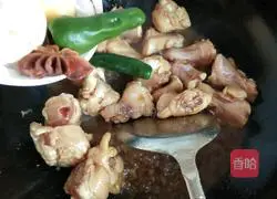 Illustration of how to make stewed potatoes with wing roots 5