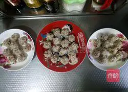 Illustration of how to wrap glutinous rice balls 9