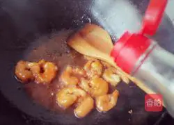 Illustration of how to make shrimps with tomato sauce 12