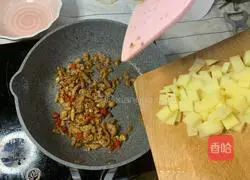 Potato Illustration of how to make minced meat bibimbap 6