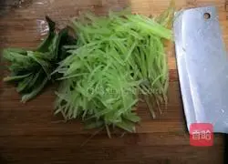 Illustration of how to make scrambled eggs with lettuce 3