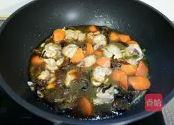 Illustration of how to cook hazel mushroom stewed chicken legs 8